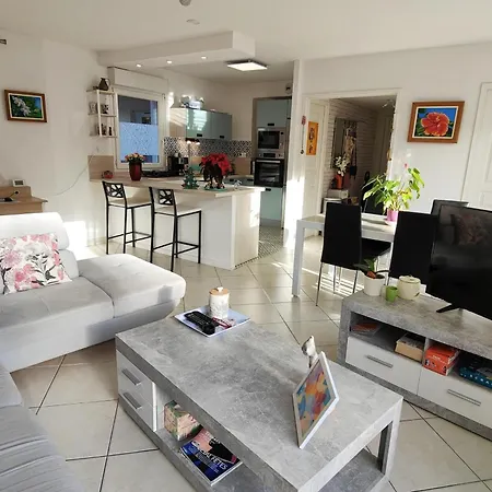 3p Spacieux Avec Terrasse Et Piscine Commune Appartement Fréjus