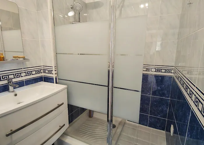 3p Spacieux Avec Terrasse Et Piscine Commune Appartement