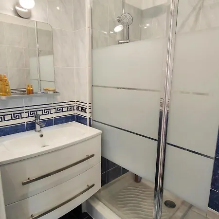 Spacious Nest With Terrace And Shared Pool