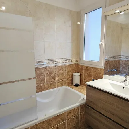 Spacious Nest With Terrace And Shared Pool