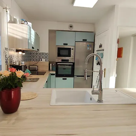 Lejlighed Spacious Nest With Terrace And Shared Pool