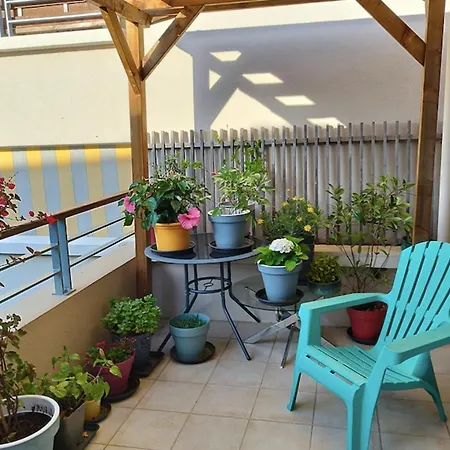 Spacious Nest With Terrace And Shared Pool דירה