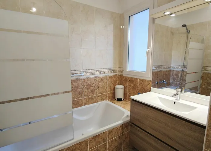 Spacious Nest With Terrace And Shared Pool