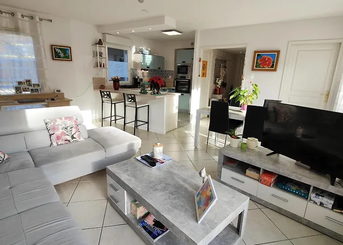 Spacious Nest With Terrace And Shared Pool