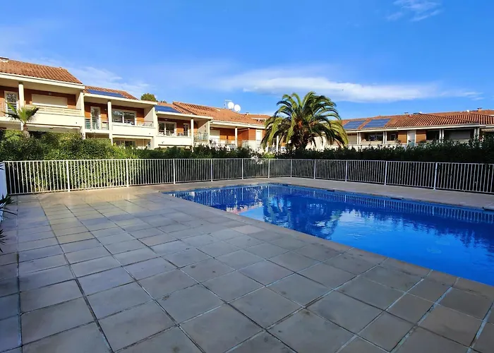 Lejlighed Spacious With Terrace And Shared Pool