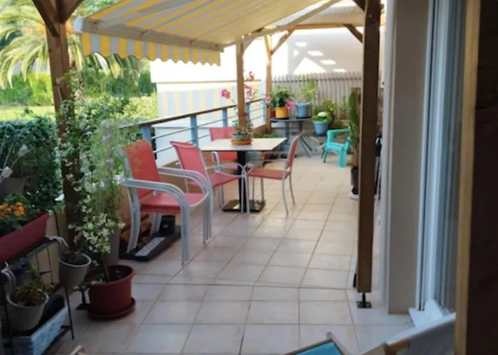 Spacious Nest With Terrace And Shared Pool