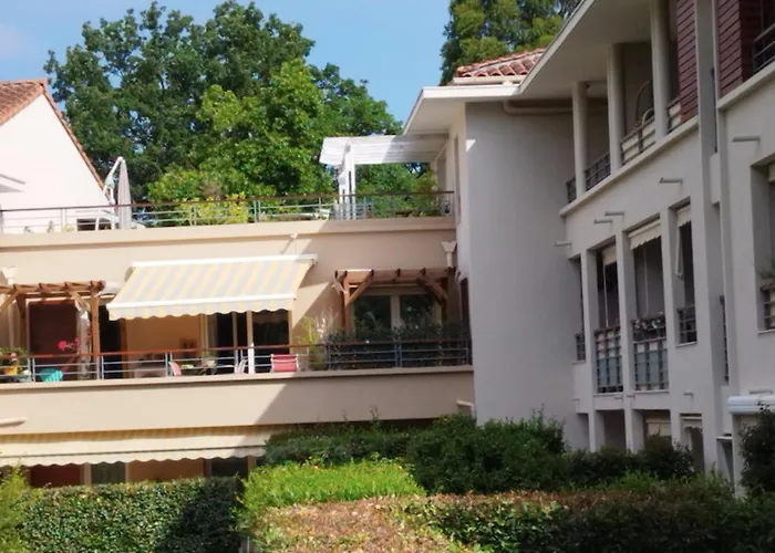 公寓 Spacious Nest With Terrace And Shared Pool