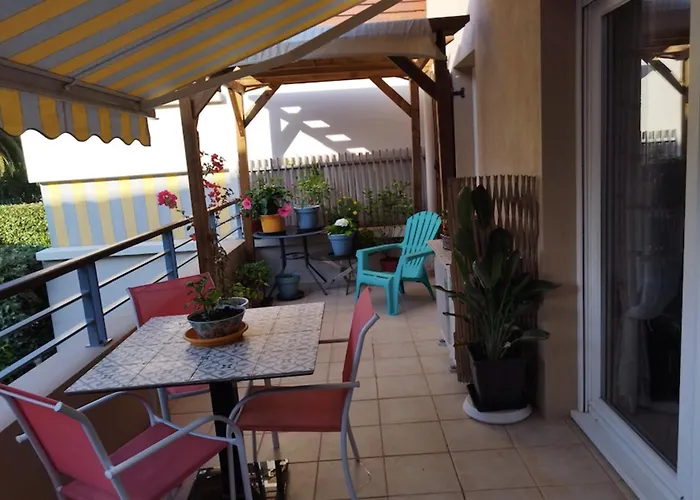 Apartamento Spacious Nest With Terrace And Shared Pool *