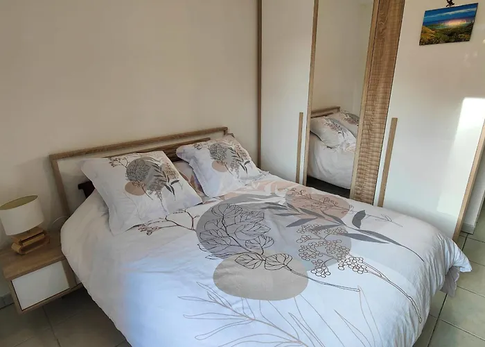 Spacious With Terrace And Shared Pool Lejlighed Fréjus